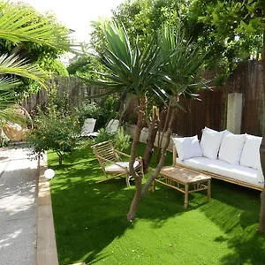 Le Jardin Du Port Apartment